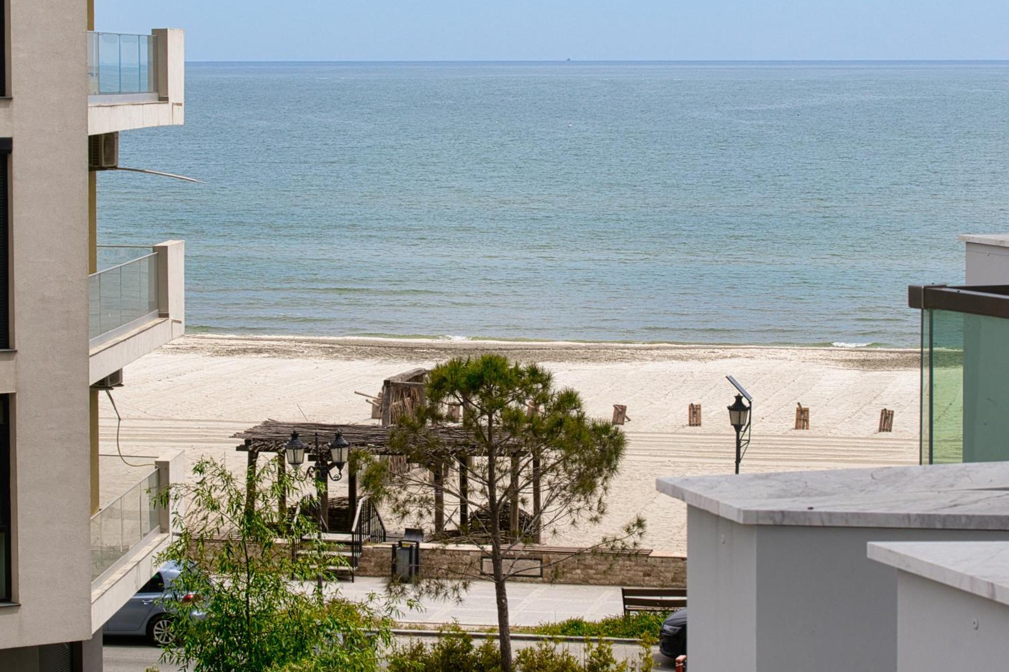 Crystal Beach - Infinity Pool & Spa Resort Năvodari Exterior foto