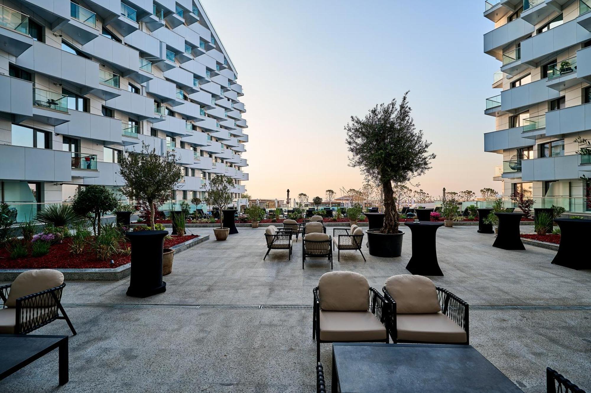 Crystal Beach - Infinity Pool & Spa Resort Năvodari Exterior foto